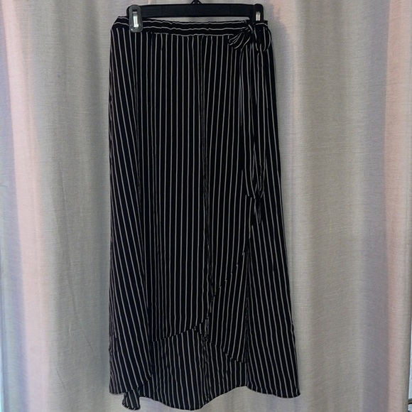 GREEN ENVELOPE BLACK AND WHITE STRIPED MAXI SKIRT - Picture 1 of 6